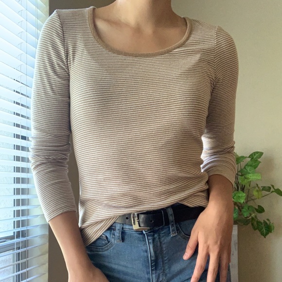 COMFY Old Navy Tan Long Sleeve - Picture 2 of 3